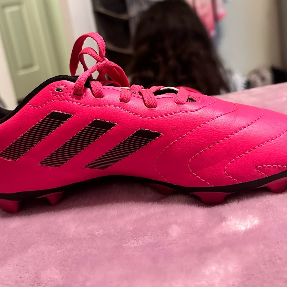 Girls US Size 3 Adidas Soccer cleats. Used twice and in excellent condition